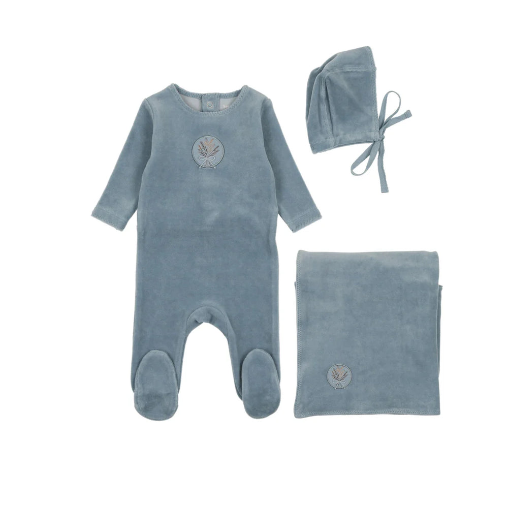 Bee and Dee Blue Fog Embroidered Center Embossed- Full Set