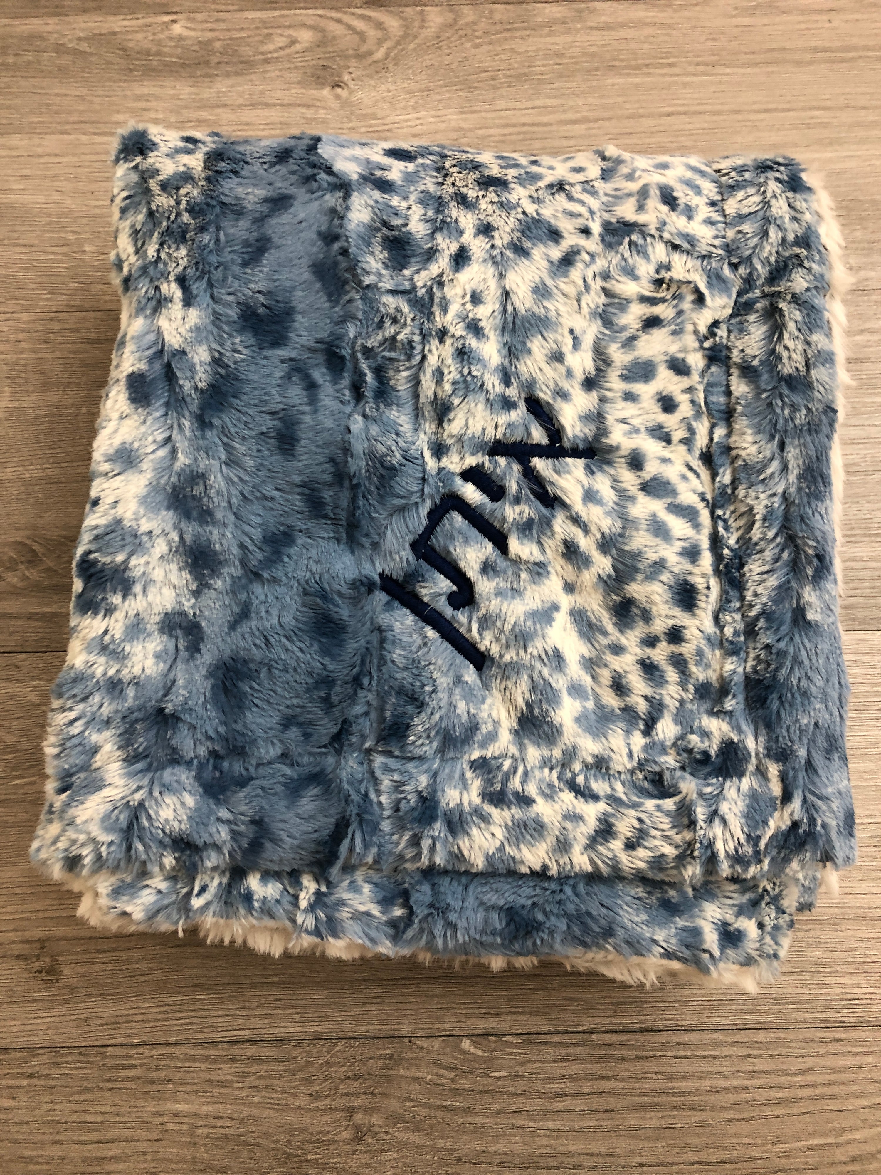 Winx & Blinx Cibirian Leopard Sky Minky Blanket