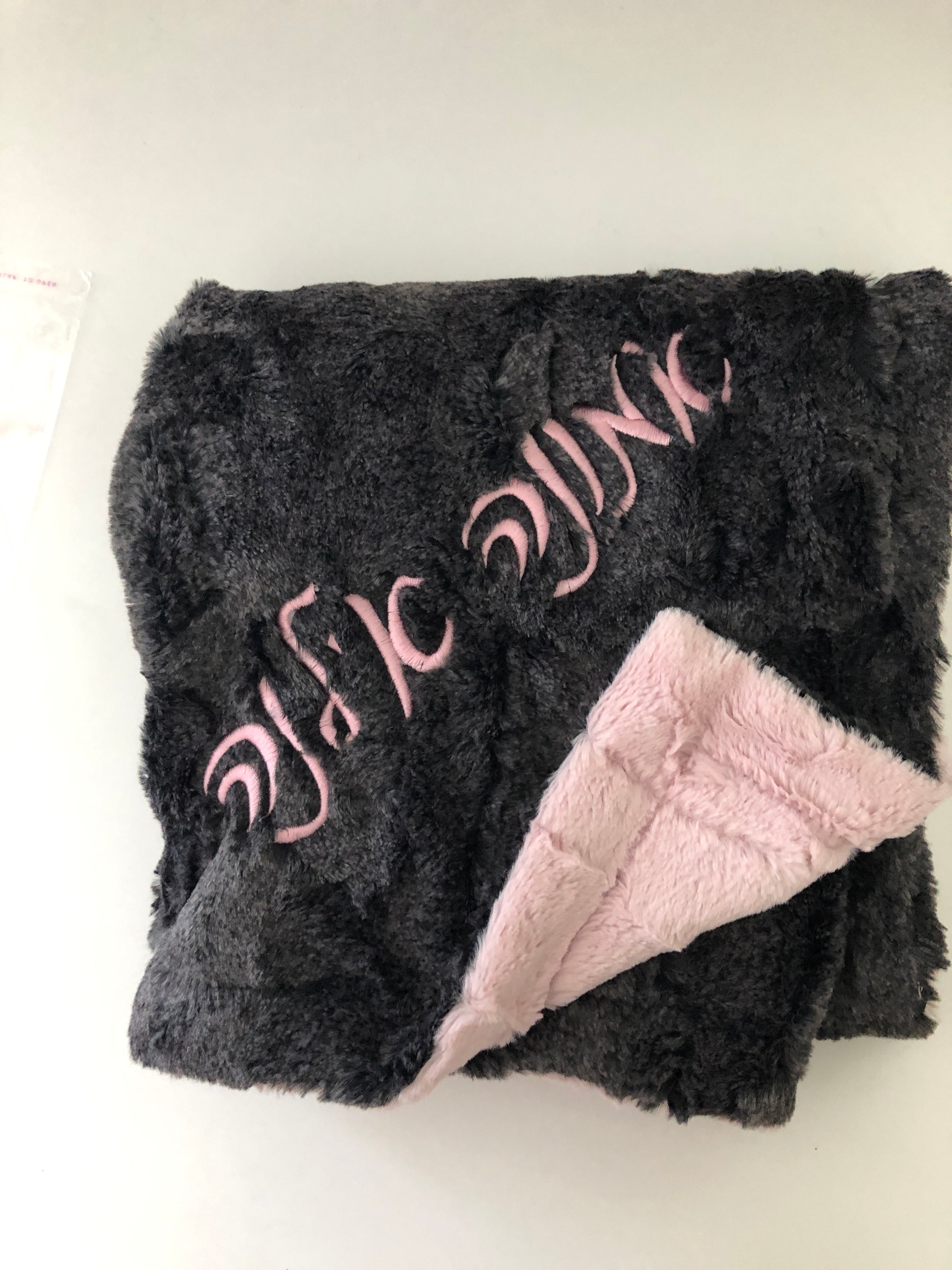 Winx and Blinx Cozy Blush/Grey Blanket