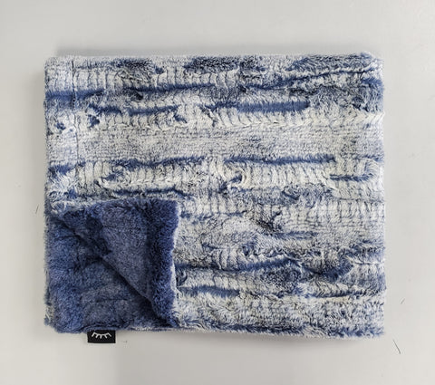 Winx & Blinx Wave Boa Navy Minky Blanket